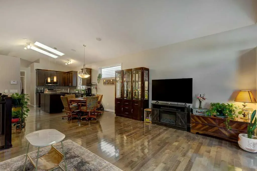 220 Cranford Crescent SE