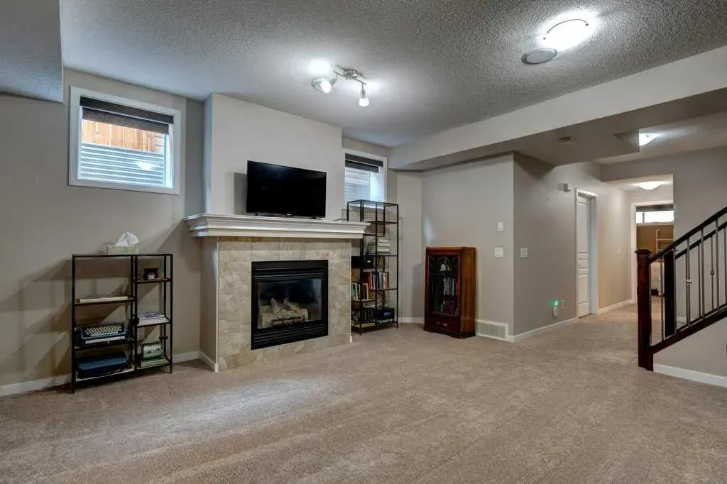 220 Cranford Crescent SE