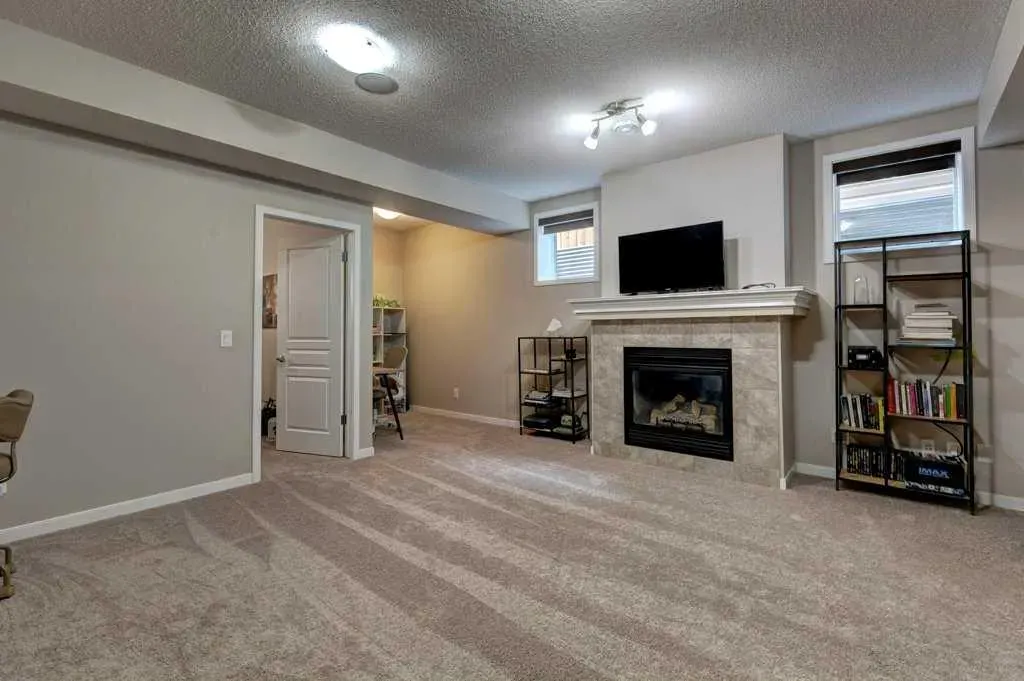 220 Cranford Crescent SE