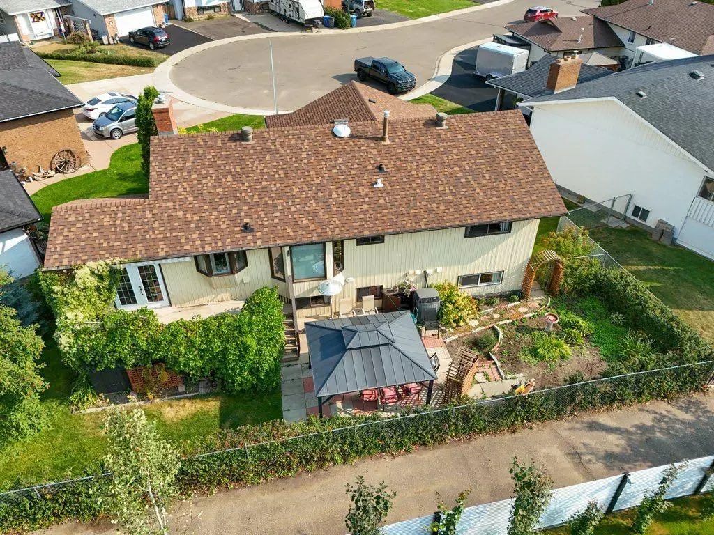 17 Iris Court SE