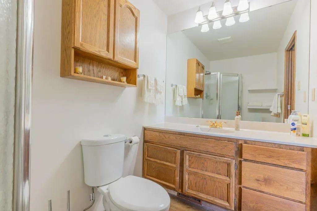 17 Iris Court SE