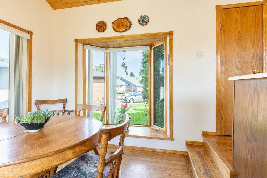17 Iris Court SE