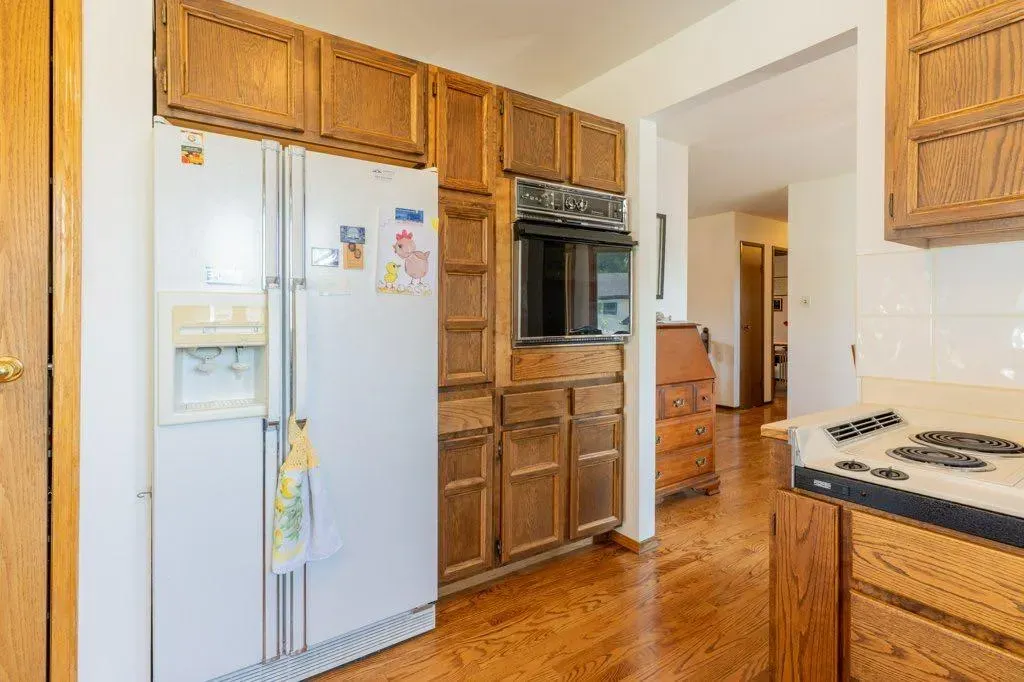 17 Iris Court SE