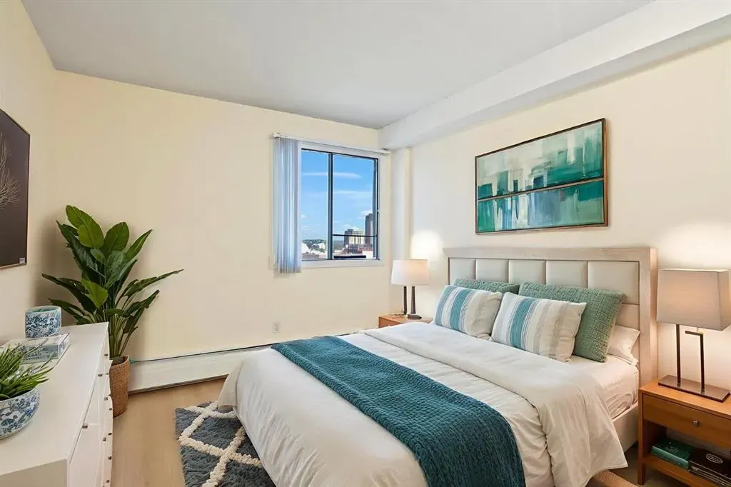 1334 12 Avenue SW, #806