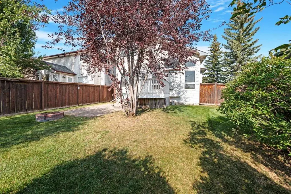1042 Harvest Hills Drive NE