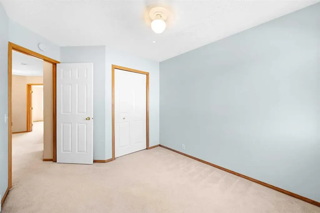 1042 Harvest Hills Drive NE