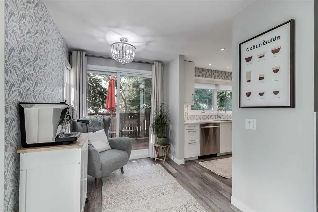 24 Coachway Green SW