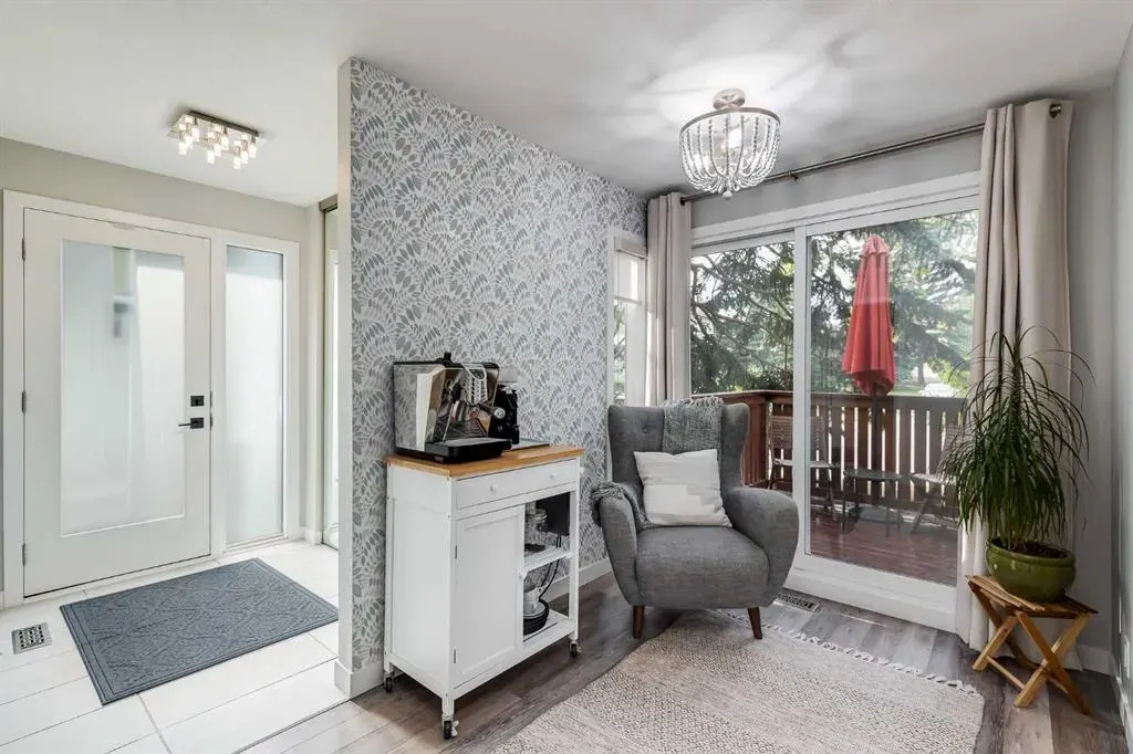 24 Coachway Green SW