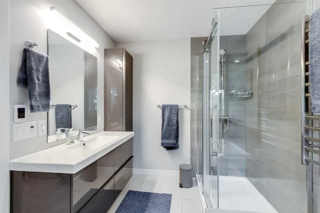 24 Coachway Green SW