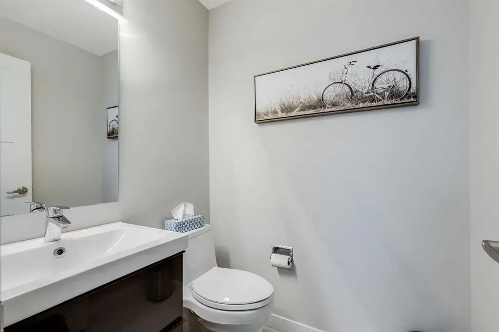 24 Coachway Green SW