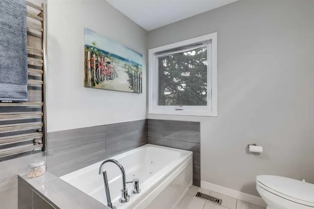 24 Coachway Green SW