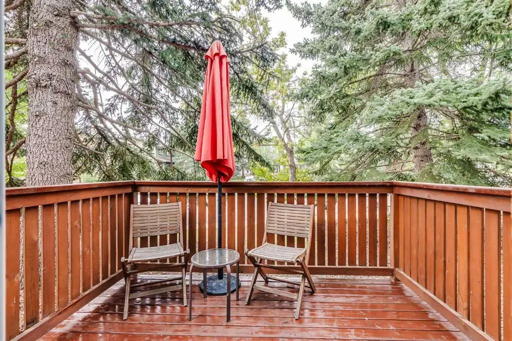 24 Coachway Green SW