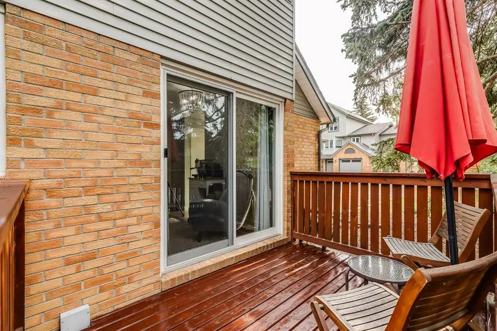 24 Coachway Green SW