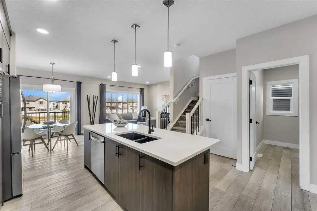 1209 Chinook Gate Bay SW