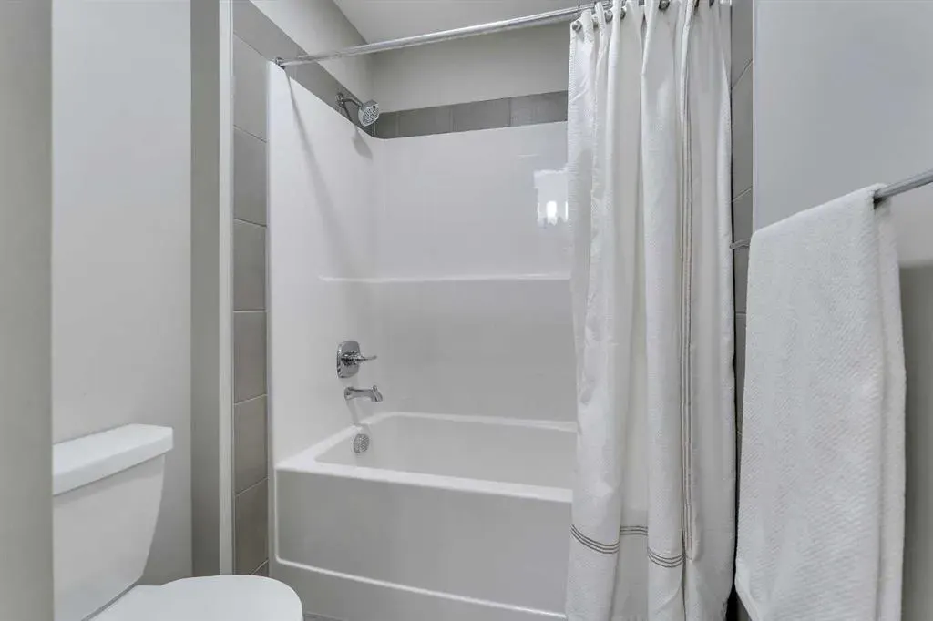 1209 Chinook Gate Bay SW