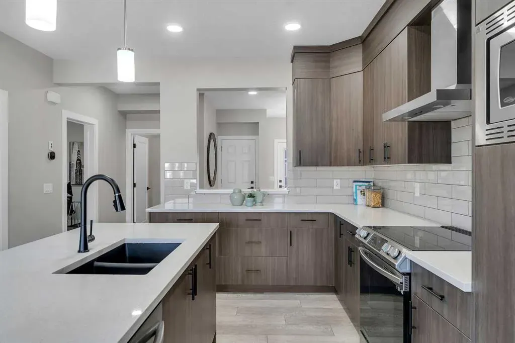 1209 Chinook Gate Bay SW