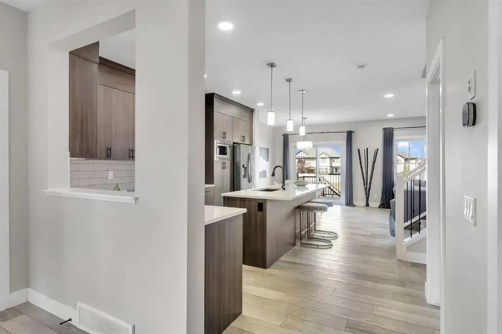 1209 Chinook Gate Bay SW