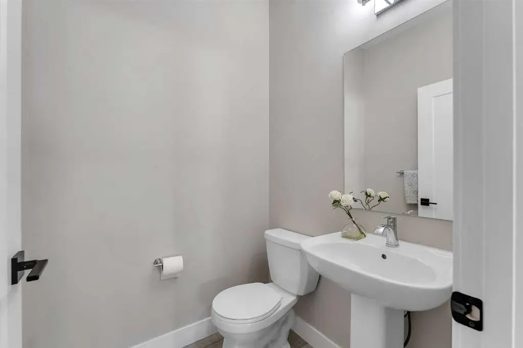 1209 Chinook Gate Bay SW