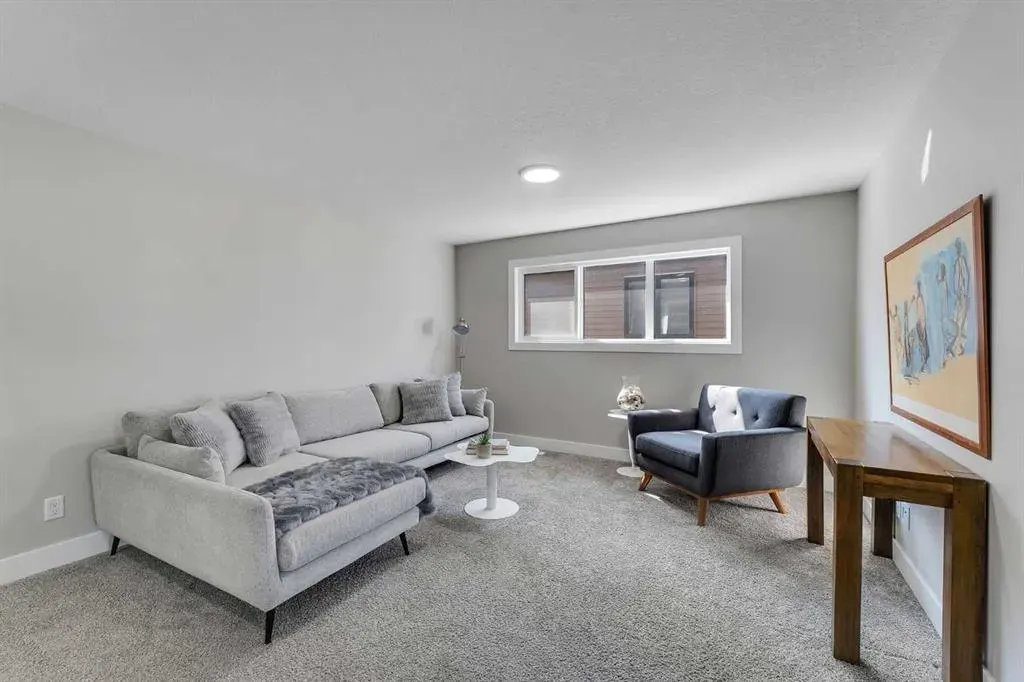 1209 Chinook Gate Bay SW