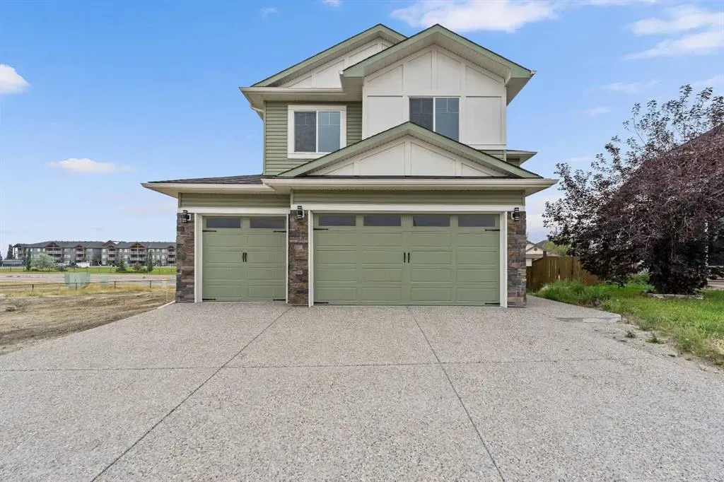 17 Lakes Estates Circle