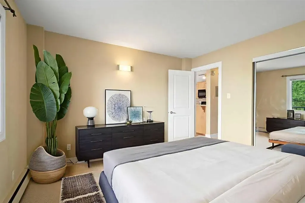 920 Royal Avenue SW, #204