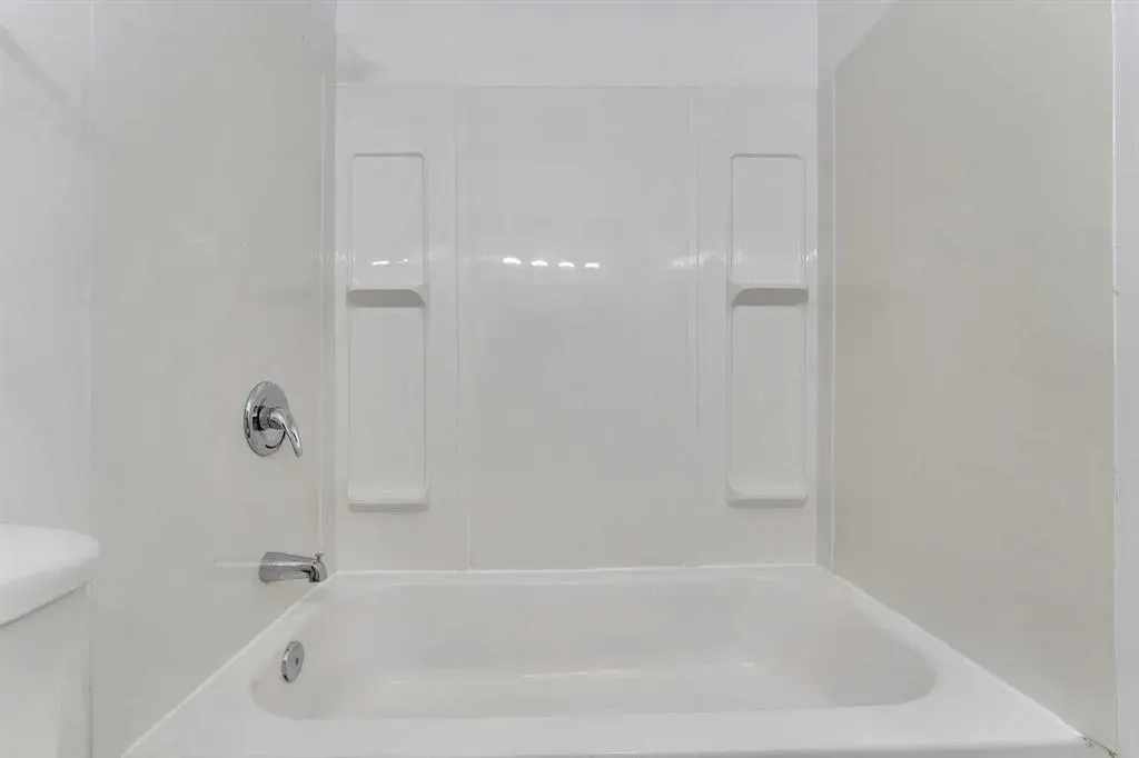 105 Pinemont Bay NE