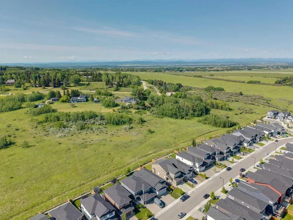 64 Crestbrook View SW