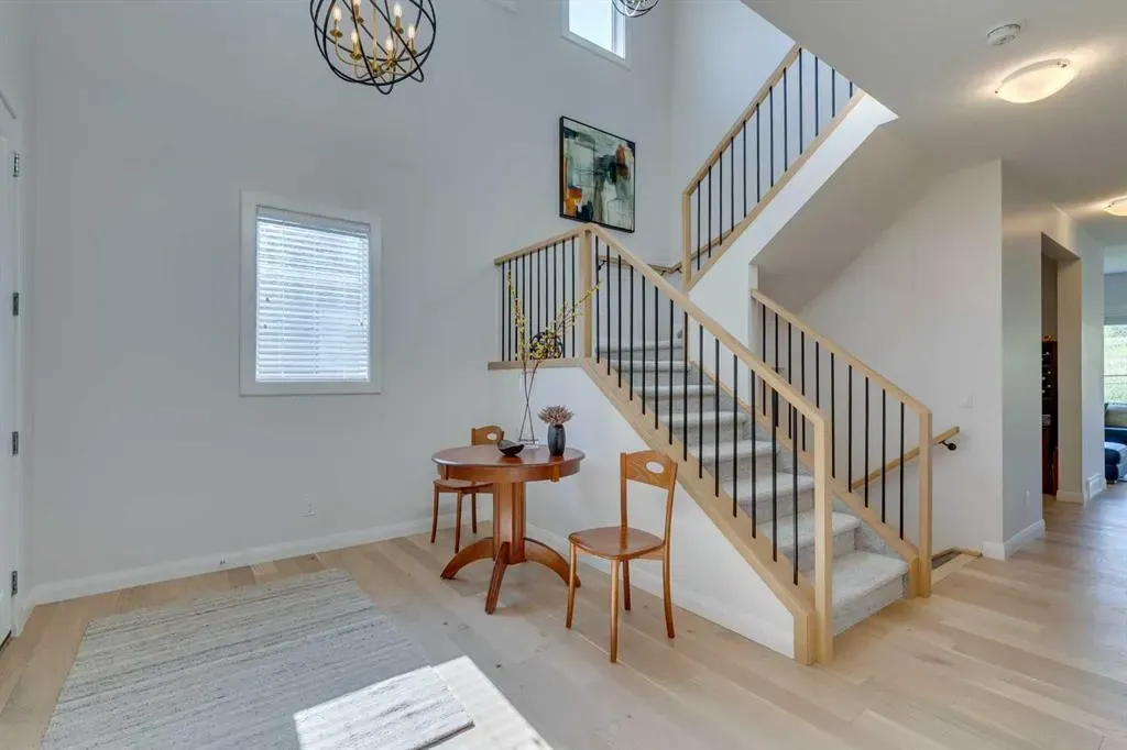 64 Crestbrook View SW