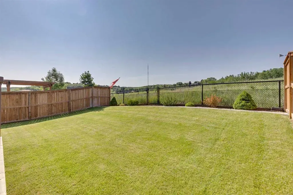 64 Crestbrook View SW