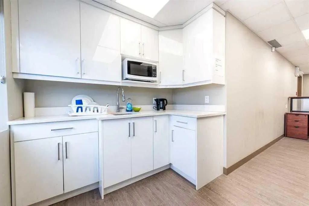 10985 38 Street NE, #103,105