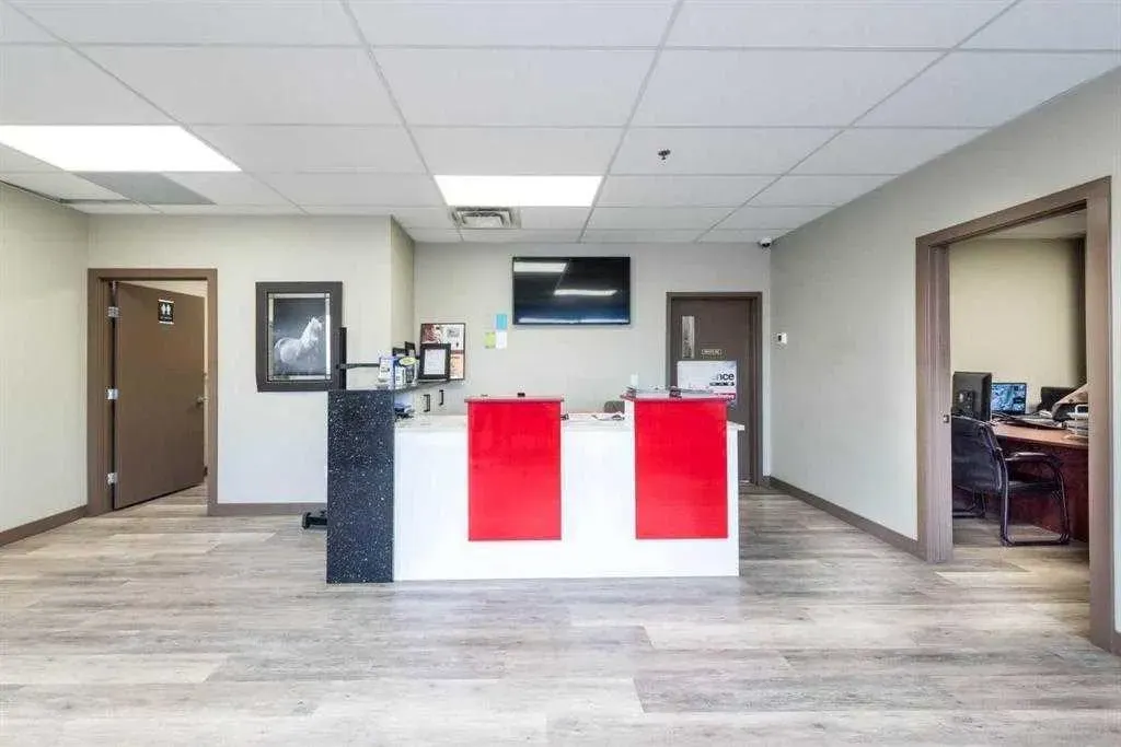 10985 38 Street NE, #103,105