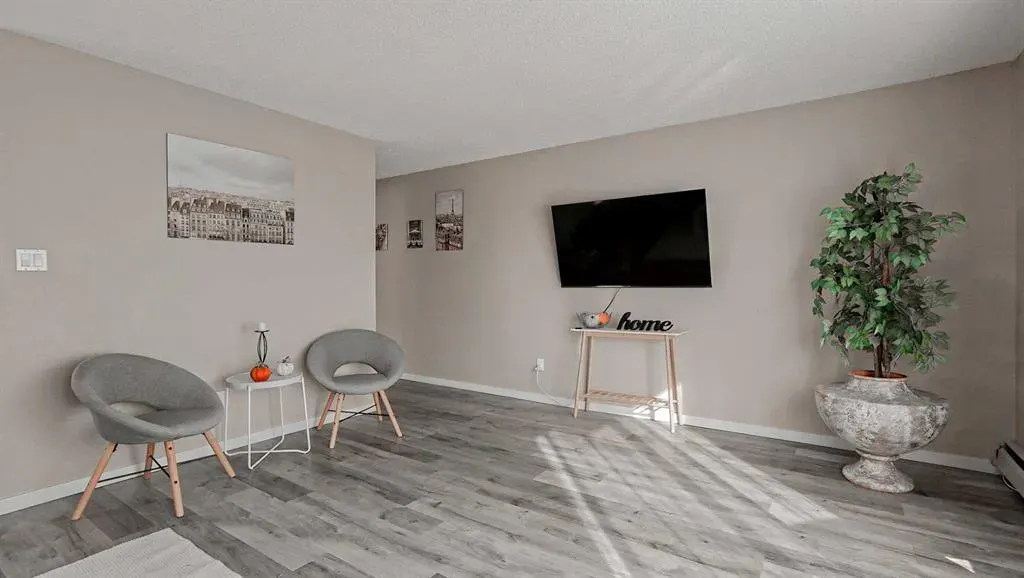 2987 Dunmore Road SE, #201