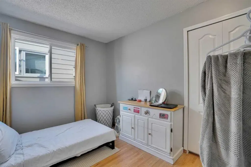 13 Falworth Way NE