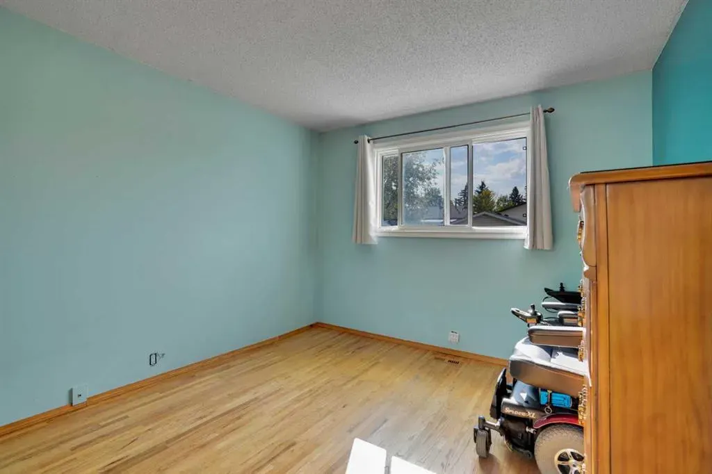 13 Falworth Way NE