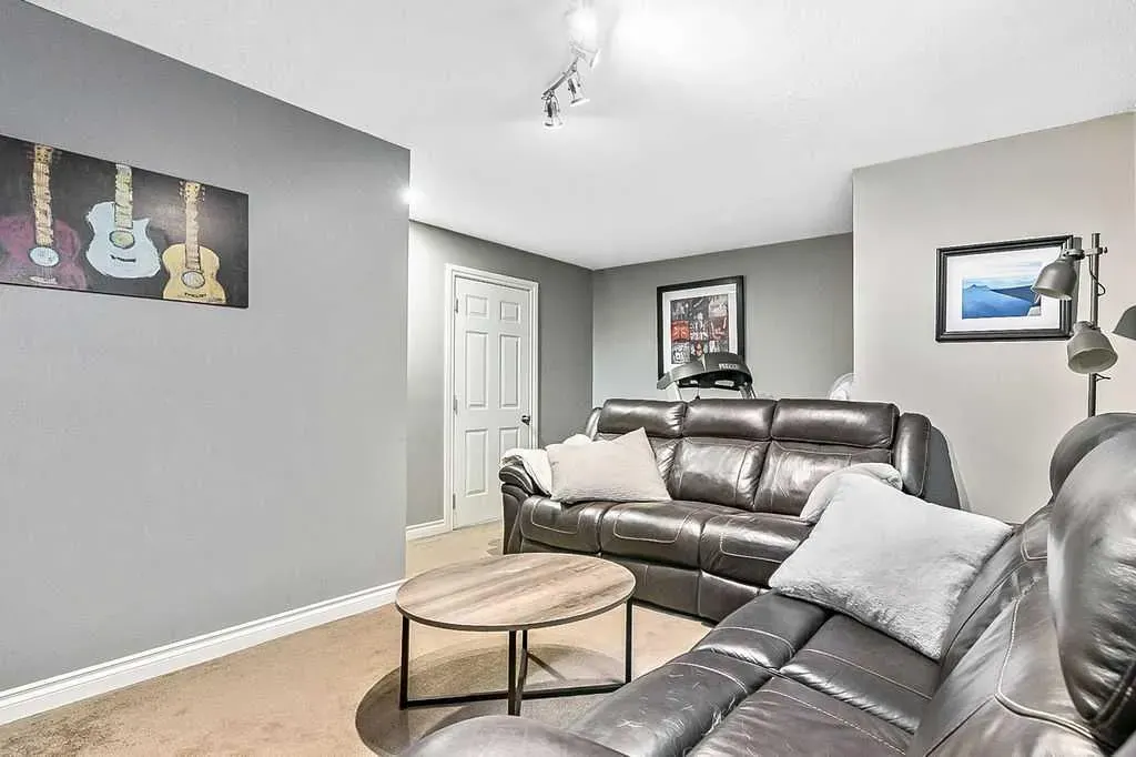 1957 High Country Drive NW