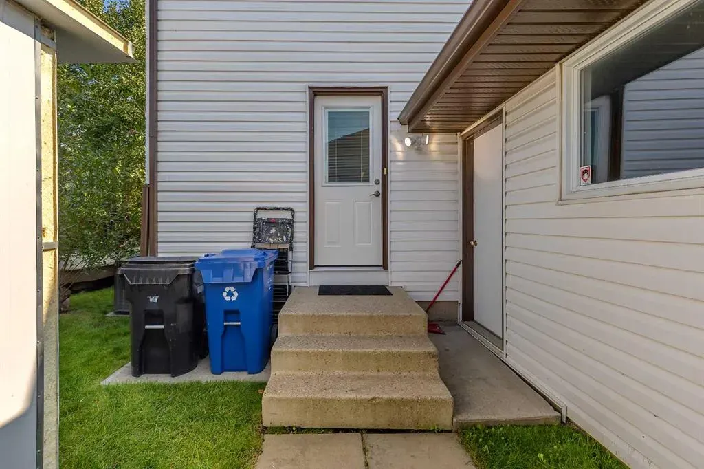 136 castleglen Way NE
