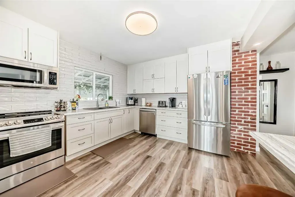 5001 44 Ave