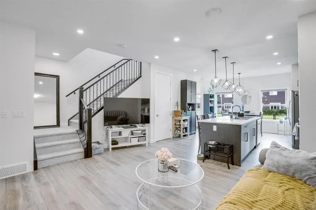 28 Midtown Close SW