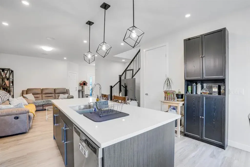 28 Midtown Close SW