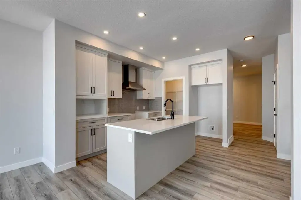 180 Sora Terrace SE
