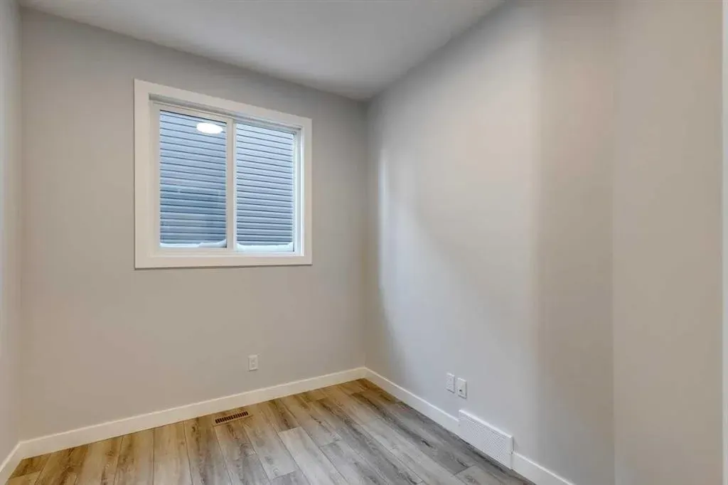 180 Sora Terrace SE