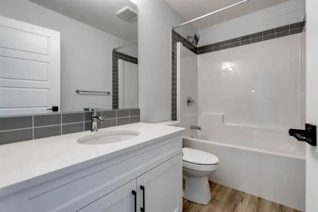 180 Sora Terrace SE