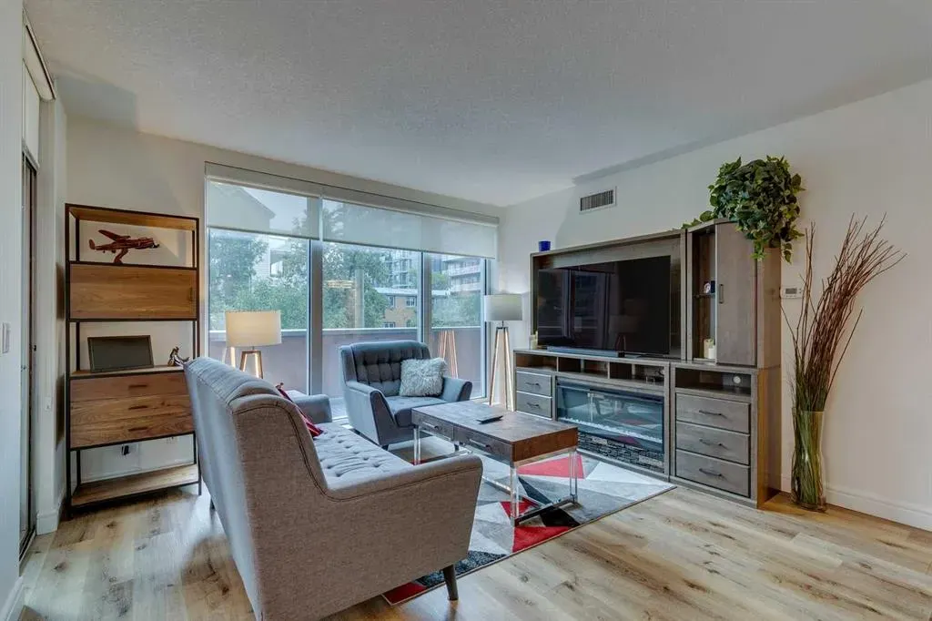 817 15 Avenue SW, #207
