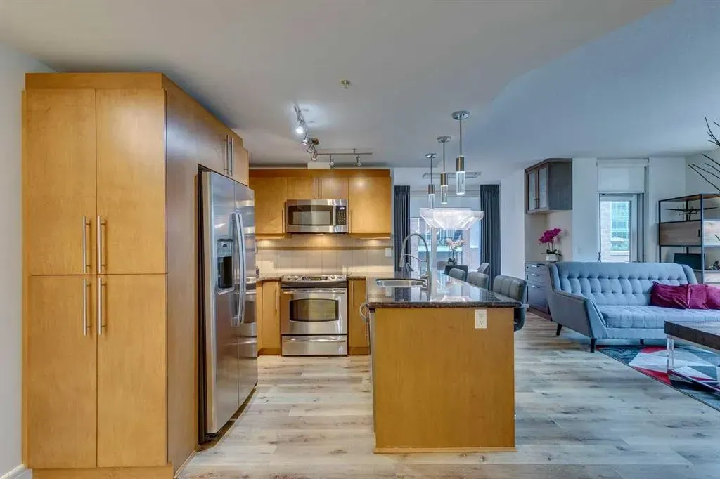 817 15 Avenue SW, #207
