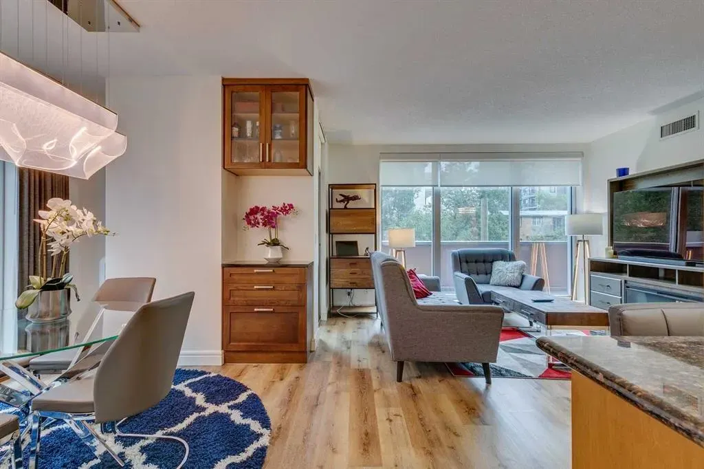 817 15 Avenue SW, #207