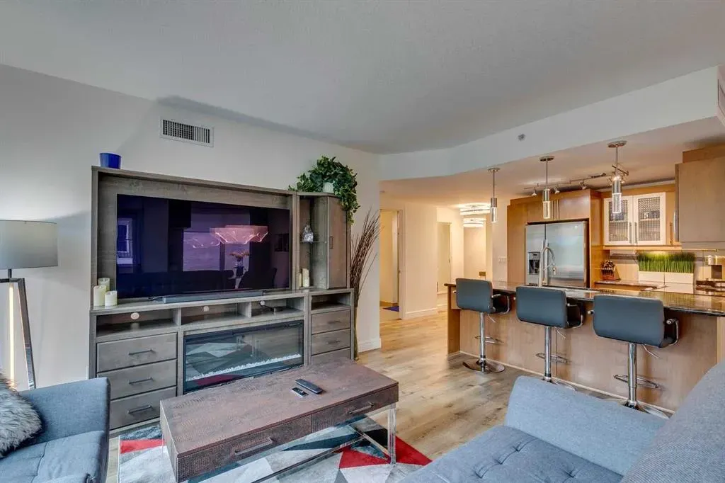 817 15 Avenue SW, #207