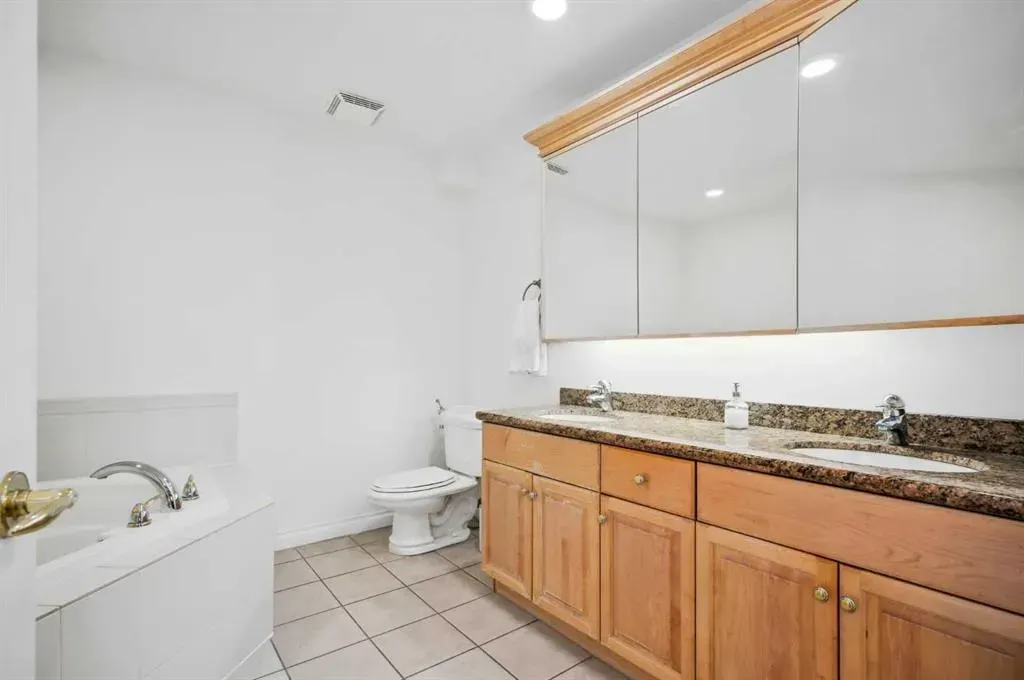 60 24 Avenue SW, #210