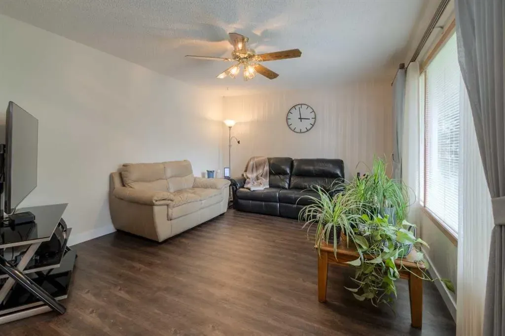 1708 Lakeside Road S