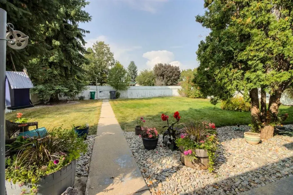 1708 Lakeside Road S