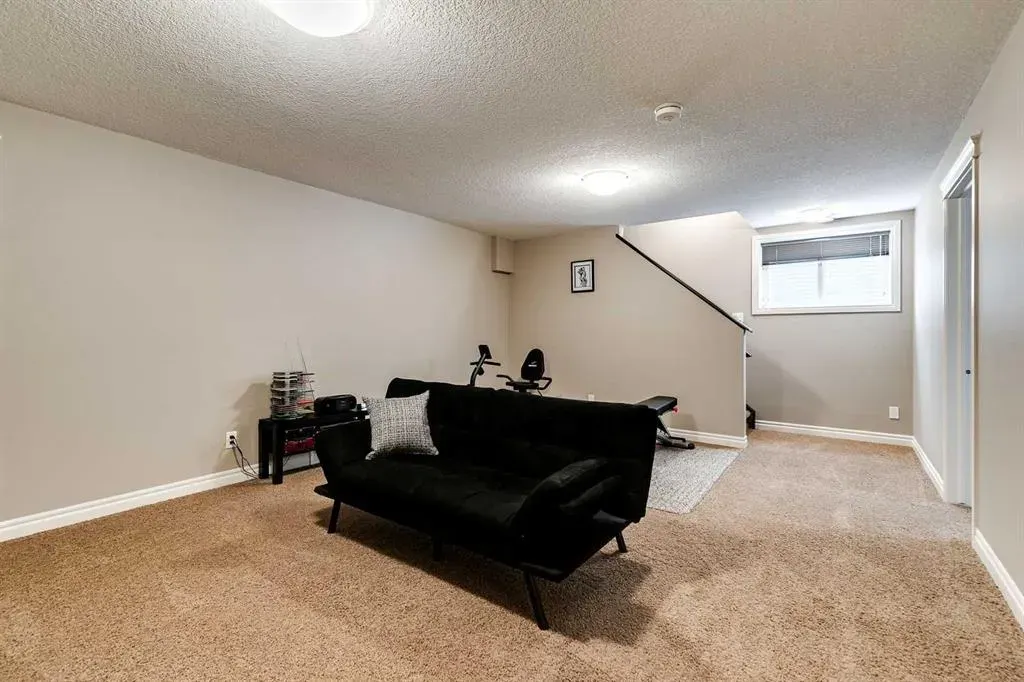 399 Hillcrest Circle SW